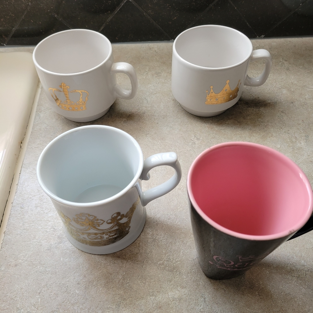 Queen mugs various shapes/sizes all perfect condition